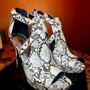 GBG Guess heels